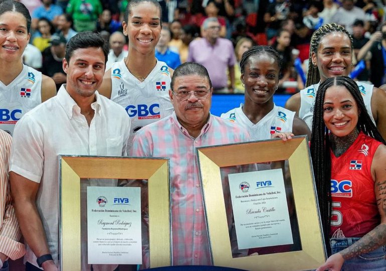 Federación Dominicana de Voleibol reconoce a Raymond Rodríguez por su respaldo al deporte