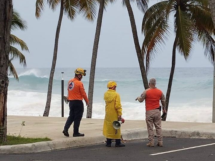 Defensa Civil en sesión permanente; realiza labores preventivas y de respuesta ante huracán Beryl
