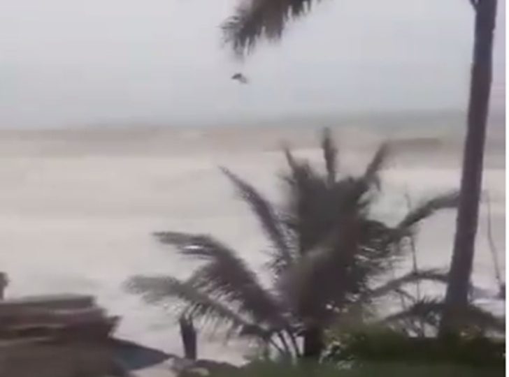 Tormentas y vientos fuertes azotan Puerto Rico por paso de huracán Beryl