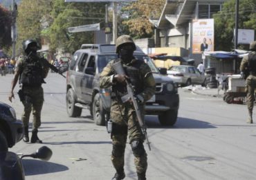 Policía de Haití retoma control de comisaría de Puerto Principe que fue atacada por pandillas