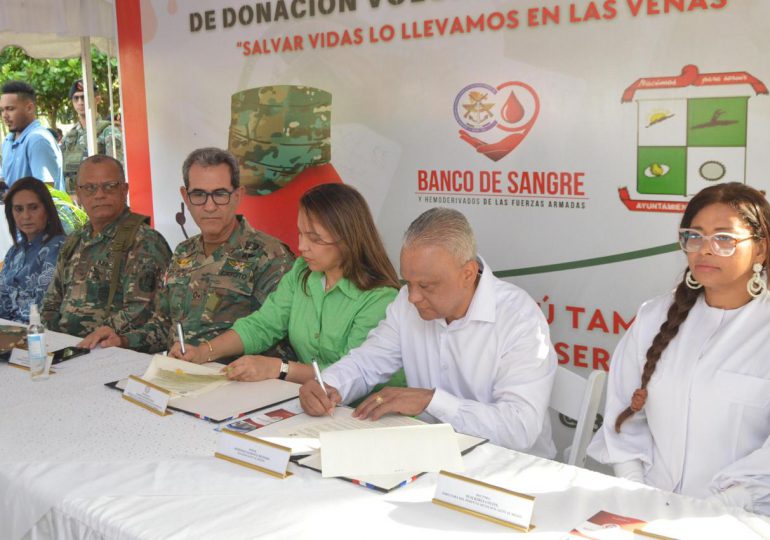 Banco de Sangre FFAA firma convenio con ayuntamiento Licey al Medio; realiza operativo masivo de donación voluntaria de sangre