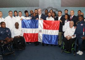 Abinader entrega la Bandera Nacional y despide una representación de 57 atletas rumbo a las Olimpiadas de París 2024