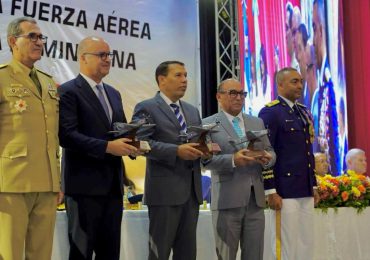 Fuerza Aérea reconoce a Rolfi Rojas, presidente de la Comisión Presidencial de Apoyo al Desarrollo Barrial