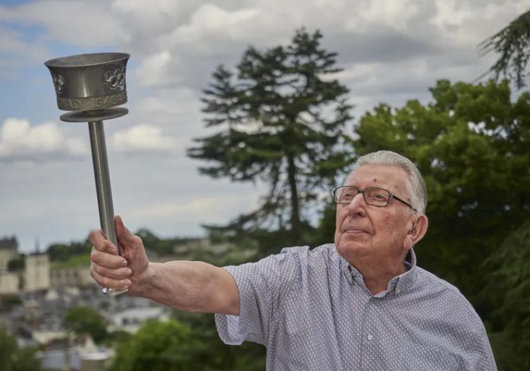 A los 99 años, Daniel Rebiffé llevará la antorcha por segunda vez en su vida