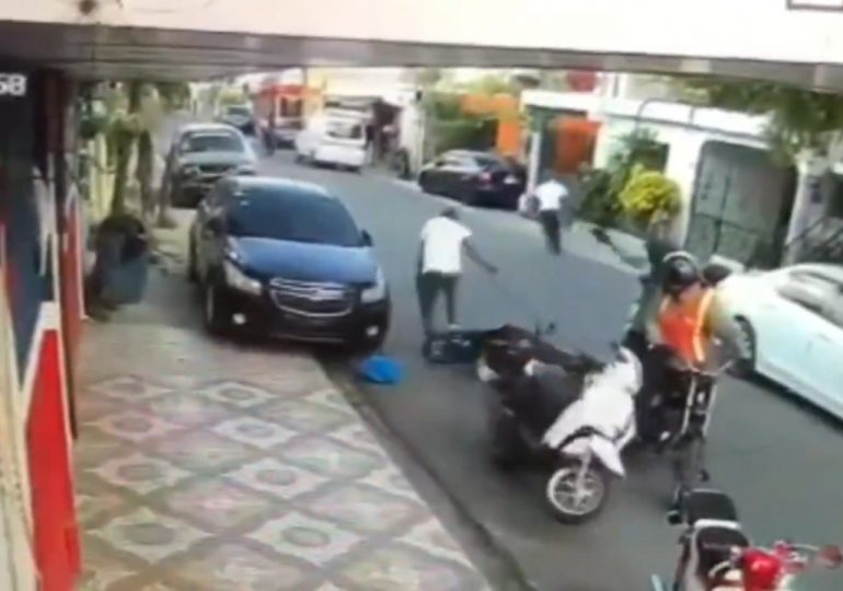 VIDEO| Momento en que asesinan a un hombre en San Pedro de Macorís