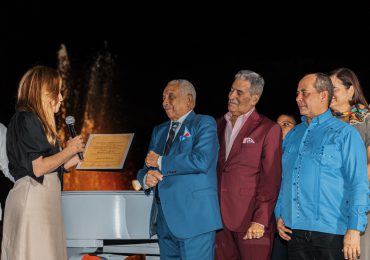 Carolina Mejía entrega Medalla al Mérito a Rafael Solano y a Niní Cáffaro; declara hijo distinguido de SD a Pavel Núñez
