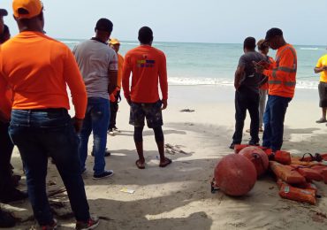 911 coordina rescate de náufragos en Playa El Pescador, Guayacanes, SPM