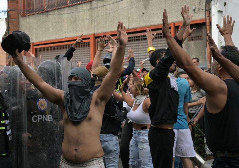 <strong><em>Fallece un joven durante protestas en Venezuela</em></strong>