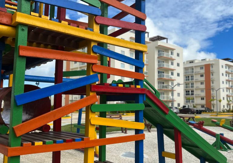 Botellitas entregadas en Plásticos por Escolares serán convertidas en mobiliario urbano