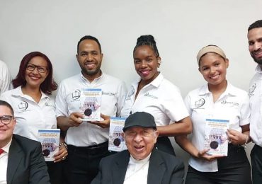 Monseñor de la Rosa y Amaurys Rodríguez presentan el libro “Tendencia y Práctica Homosexual: Enseñanzas de la Iglesia Católica”