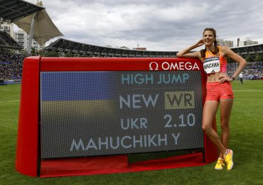 La ucraniana Mahuchikh bate el récord mundial de salto alto con 2,10 metros