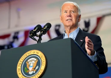 Biden vuelve a la campaña en medio de una creciente presión demócrata