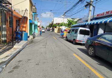 Residentes del Ensanche Isabelita SDE con el grito al cielo por la falta de agua; tienen 22 días de escasez