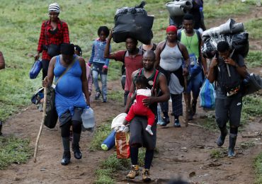 Panamá cierra tres pasos de acceso en el Darién para "canalizar" el flujo de migrantes