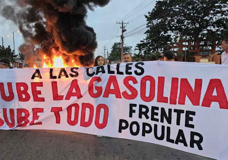 Protestan en Ecuador contra el alza en los precios de la gasolina