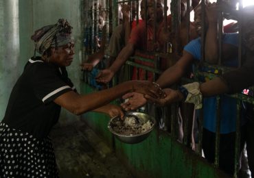 El hambre es peor que la locura en el principal psiquiátrico público de Puerto Príncipe, Haití
