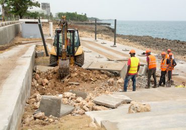 Inician reconstrucción del Malecón Santo Domingo Este tras efectos de huracán Beryl