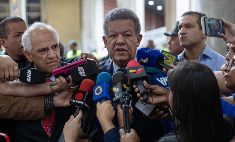 Leonel llega a RD; dice que no se sintió atemorizado por hechos violentos en Venezuela