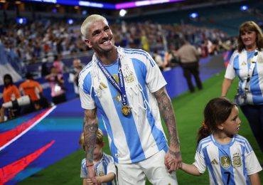 Familias de jugadores de la selección Argentina celebran el bicampeonato en la Copa América