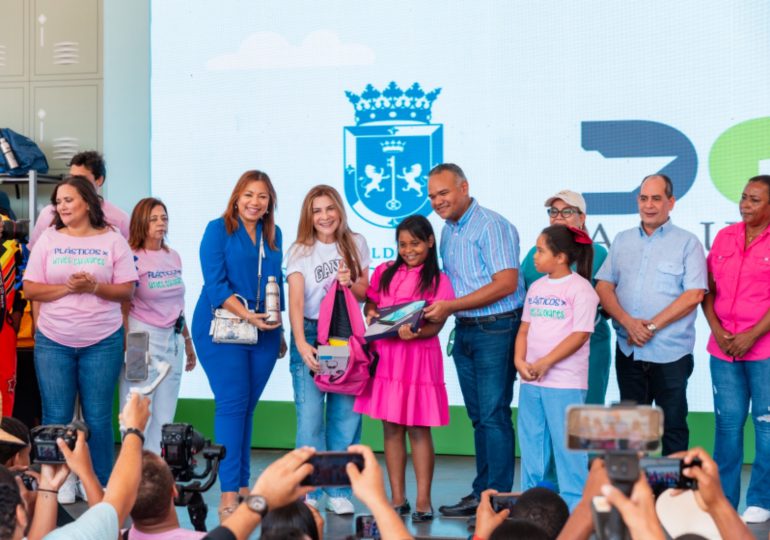 Alcaldía del Distrito Nacional recolecta más de siete millones de botellas plásticas en primera edición de Plásticos por Escolares