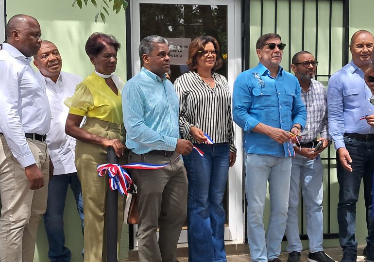 Ministro de Agricultura entrega motocicletas a técnicos e inaugura Oficina Zonal en Monte Plata