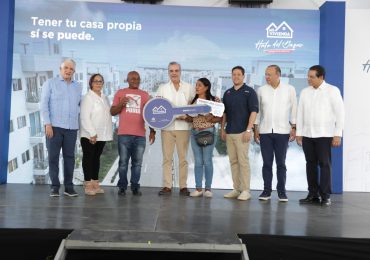 Presidente Abinader y ministro Bonilla entregan 250 nuevas viviendas en Hato del Yaque, Santiago