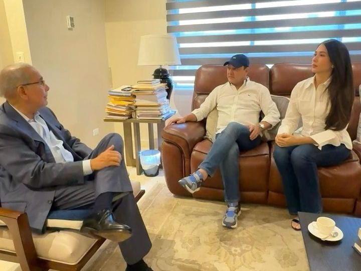 Abel Martínez y Nahiony Reyes visitan a Danilo Medina