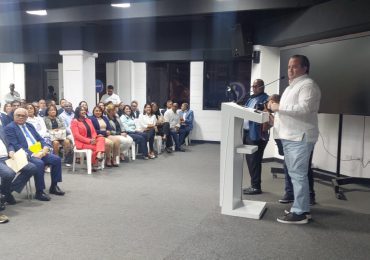 Presidente Abinader inicia reunión con legisladores para discutir reforma constitucional