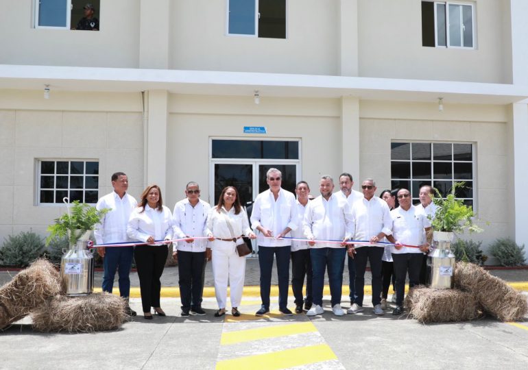 <em>Presidente Abinader inaugura proyecto habitacional Santa Ana y Fortaleza de la provincia Duarte</em>