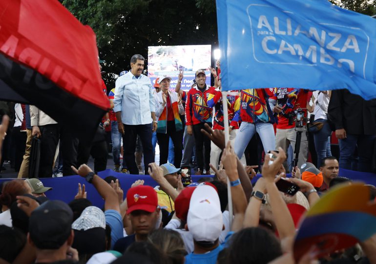 Nicolás Maduro pide al Parlamento que se apruebe "muy rápido" la ley contra el fascismo