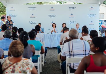 MIVED realiza jornada de firmas de contratos para entrega de 100 títulos de propiedad en Bayaguana