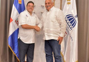 Jaime David vista al ministro de Deportes Francisco Camacho