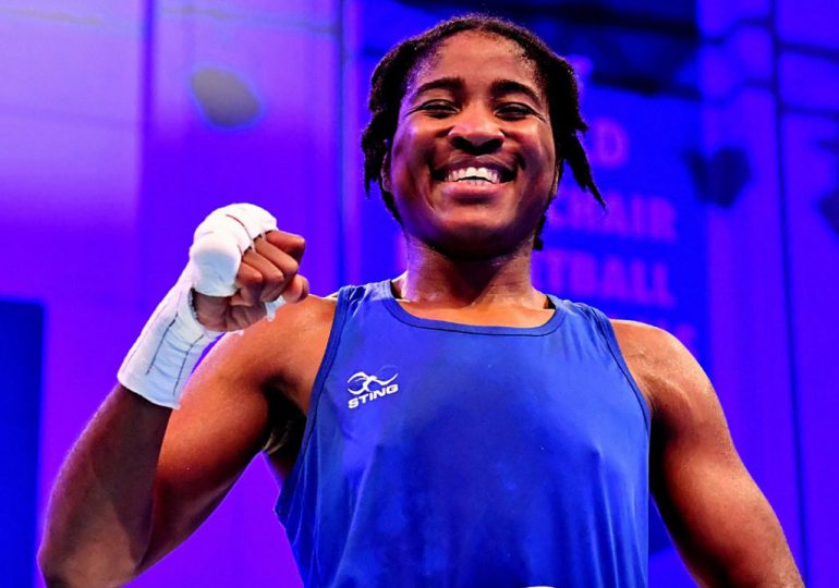 La boxeadora Ngamba asegura la primera medalla histórica del equipo olímpico de refugiados