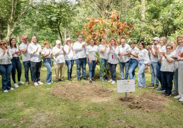 Ágora Mall y 24 fundaciones celebran el Día Internacional de la Solidaridad con siembra simbólica de Higuerillo en el Jardín Botánico Nacional