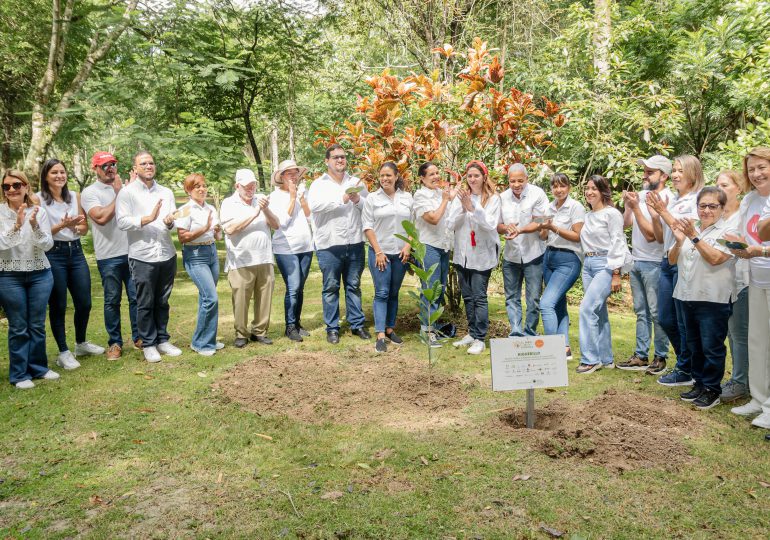 Ágora Mall y 24 fundaciones celebran el Día Internacional de la Solidaridad con siembra simbólica de Higuerillo en el Jardín Botánico Nacional