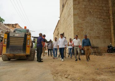 David Collado destaca avances en rehabilitación de calles y mejoras en Ciudad Colonial