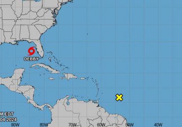 Tormenta Debby se fortalece mientras se aproxima a Florida