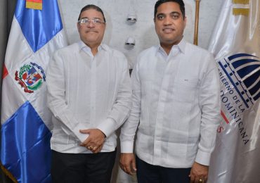 Kelvin Cruz asume como nuevo ministro de Deportes y Recreación, sucediendo a Francisco Camacho