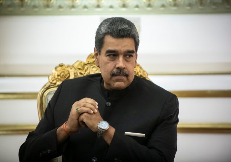 Maduro a Washington: "EE.UU. debe sacar sus narices de Venezuela"