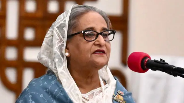 Primera ministra de Bangladés huye del país y los militares anuncian gobierno interino