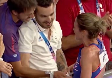 Atleta francesa le propone matrimonio a su novio tras participar en los Juegos Olímpicos