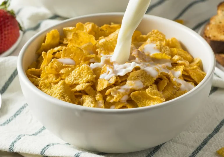 Abuelo con alzhéimer muere tras agregarle detergente al cereal y no leche