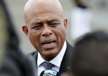 Michel Martelly salió de EEUU tras conocer sanciones