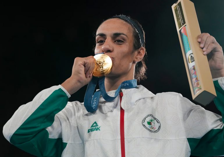 La argelina Imane Khelif responde con el oro olímpico a la controversia sobre su género