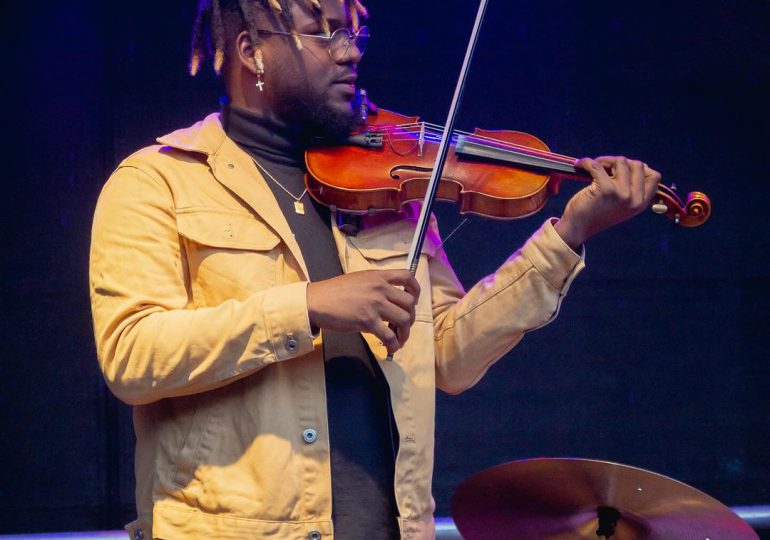 El violinista dominicano josé francisco pérez colón cautiva a adele con su talento