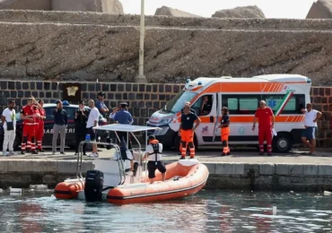 Un muerto y seis desaparecidos en el naufragio de un velero en la isla italiana de Sicilia