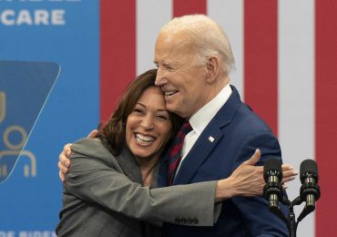 Biden promete ser “el mejor voluntario” de la campaña de Harris