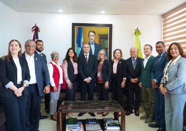 Presidente del TSE recibe funcionarios de distintas entidades