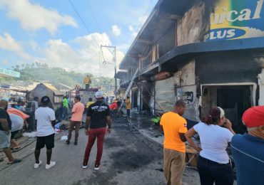 Hallan cuerpos de dos jóvenes tras incendio en ferretería de Samaná