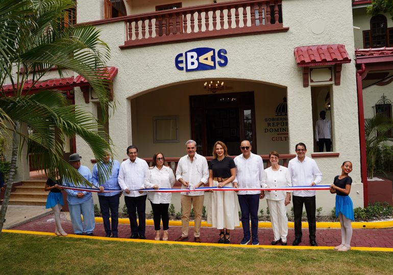 Presidente Abinader encabeza inauguración de la remodelada Escuela de Bellas Artes de Santiago